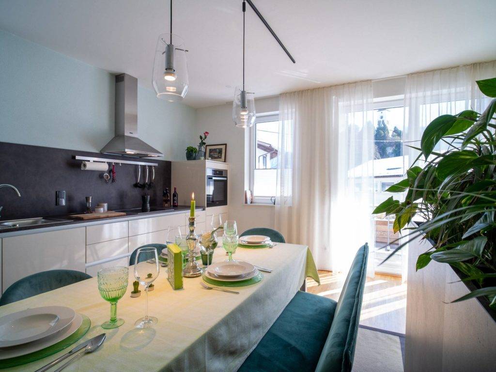 ferienwohnung traunkirchen mit Küche und Essbereich im Apartment Johannesberg